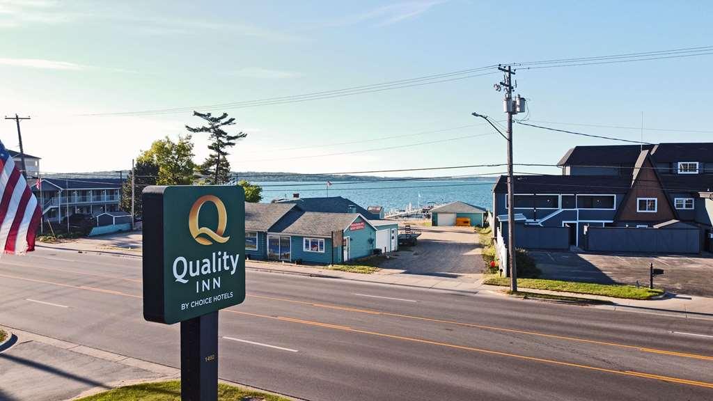 Quality Inn Traverse City Exterior photo
